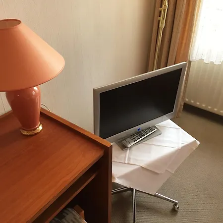 Ambassador Hotell 3*